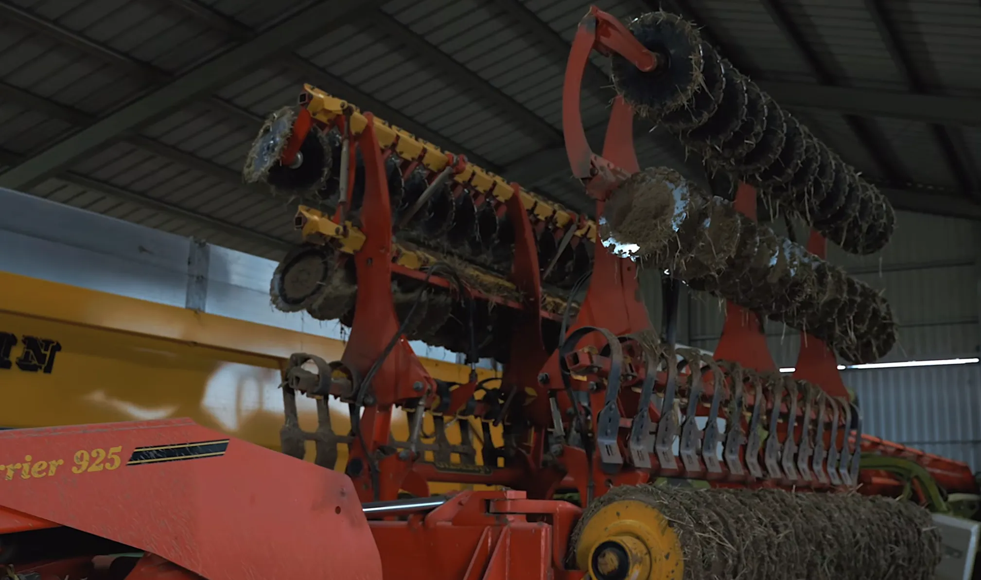 Challenger MT Traktor Seitenansicht
