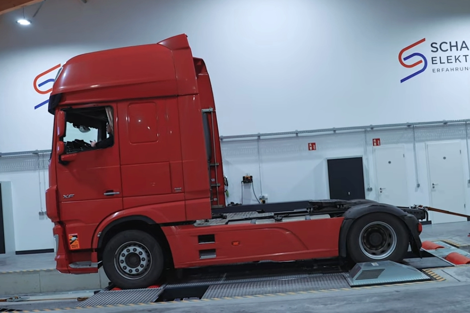 DAF XF 450 auf dem Leistungsprüfstand bei Schaknat