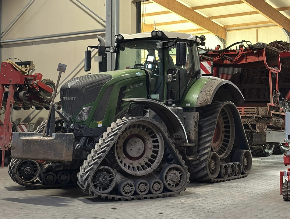 Fendt Vario mit Raupenlaufwerk, Schaknat Elektronik