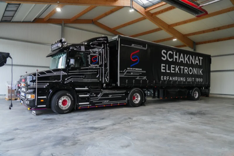 Schaknat Scania LKW in der Halle