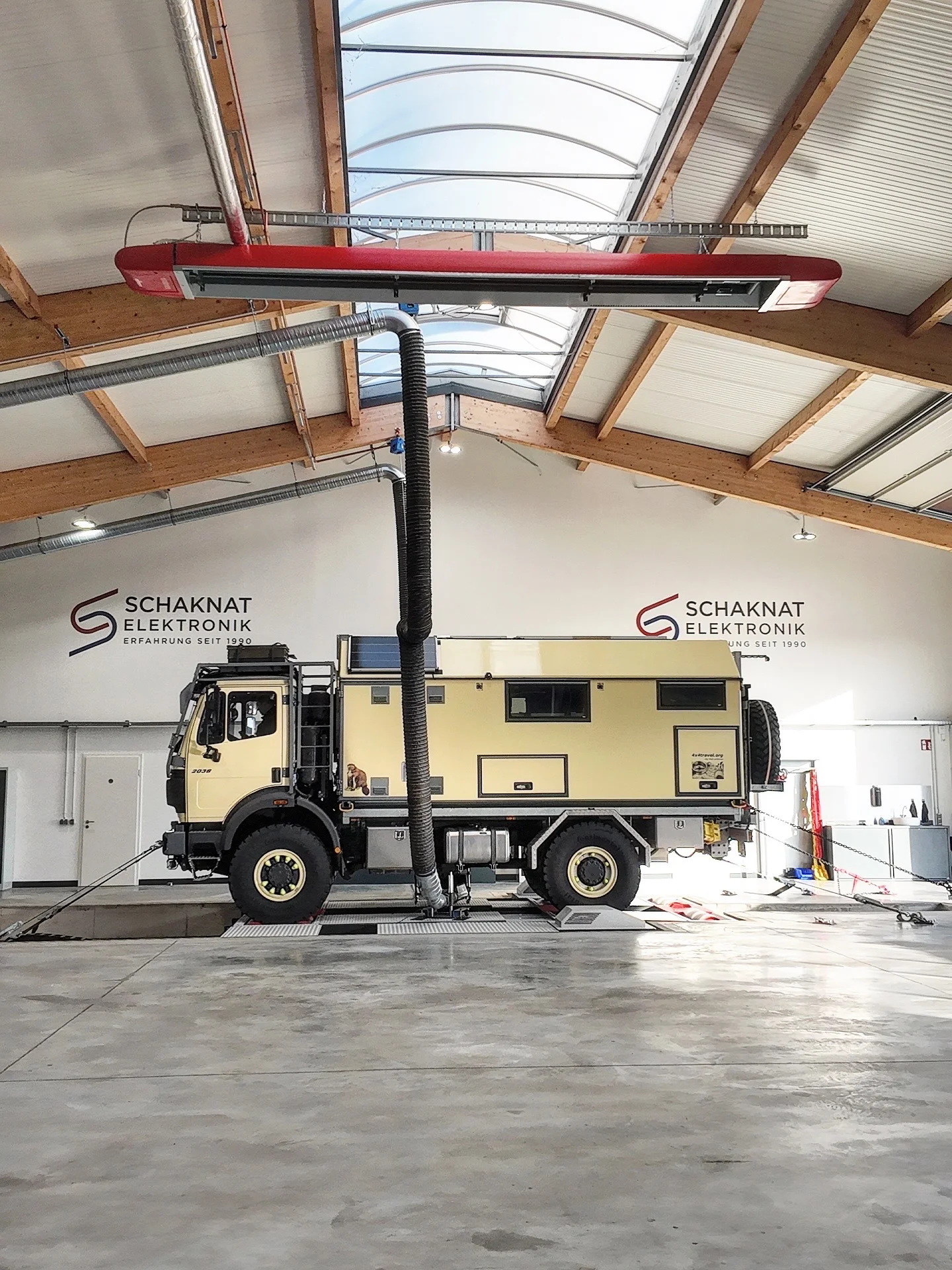 MAN Expeditionsmobil in der Werkstatt, Schaknat