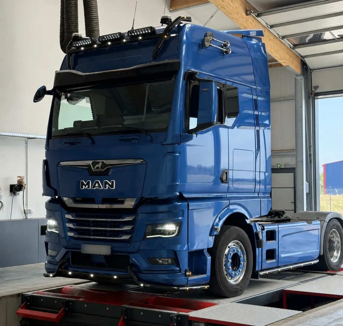MAN TGX Individual Blau auf dem Prüfstand, Schaknat Chiptuning