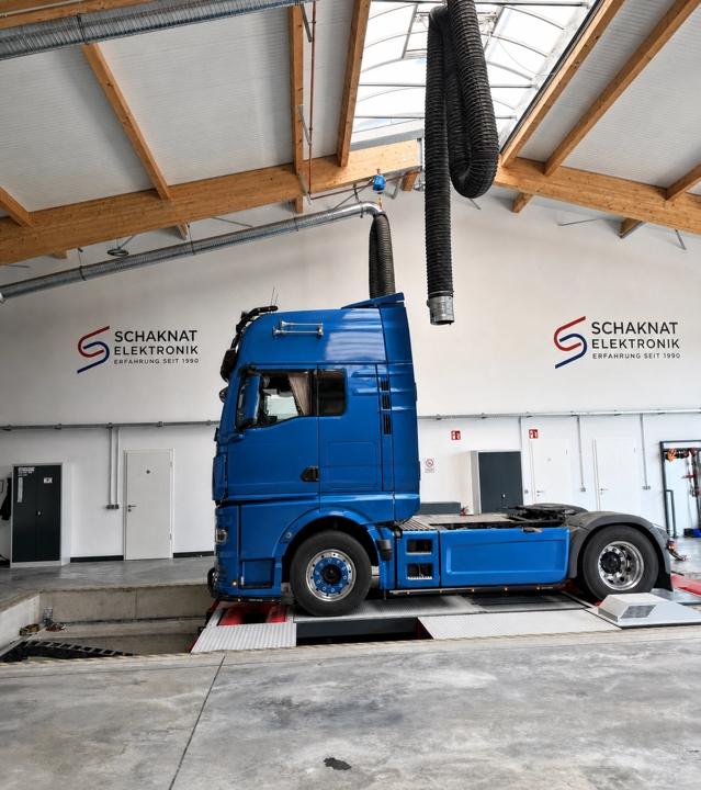 MAN TGX auf dem Prüfstand bei Schaknat Elektronik