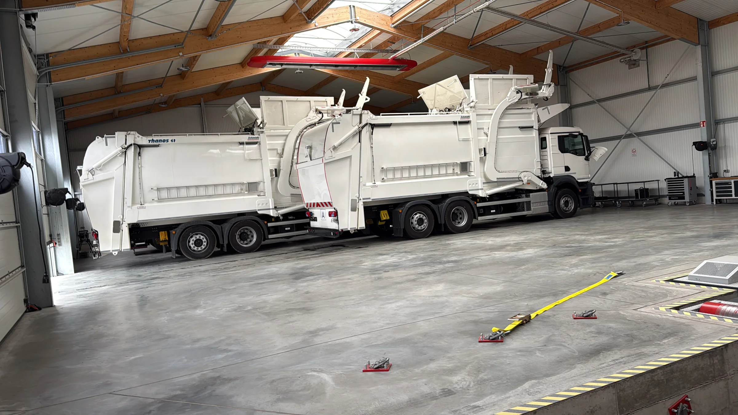 Scania Müllfahrzeug in der Werkstatt bei Schaknat