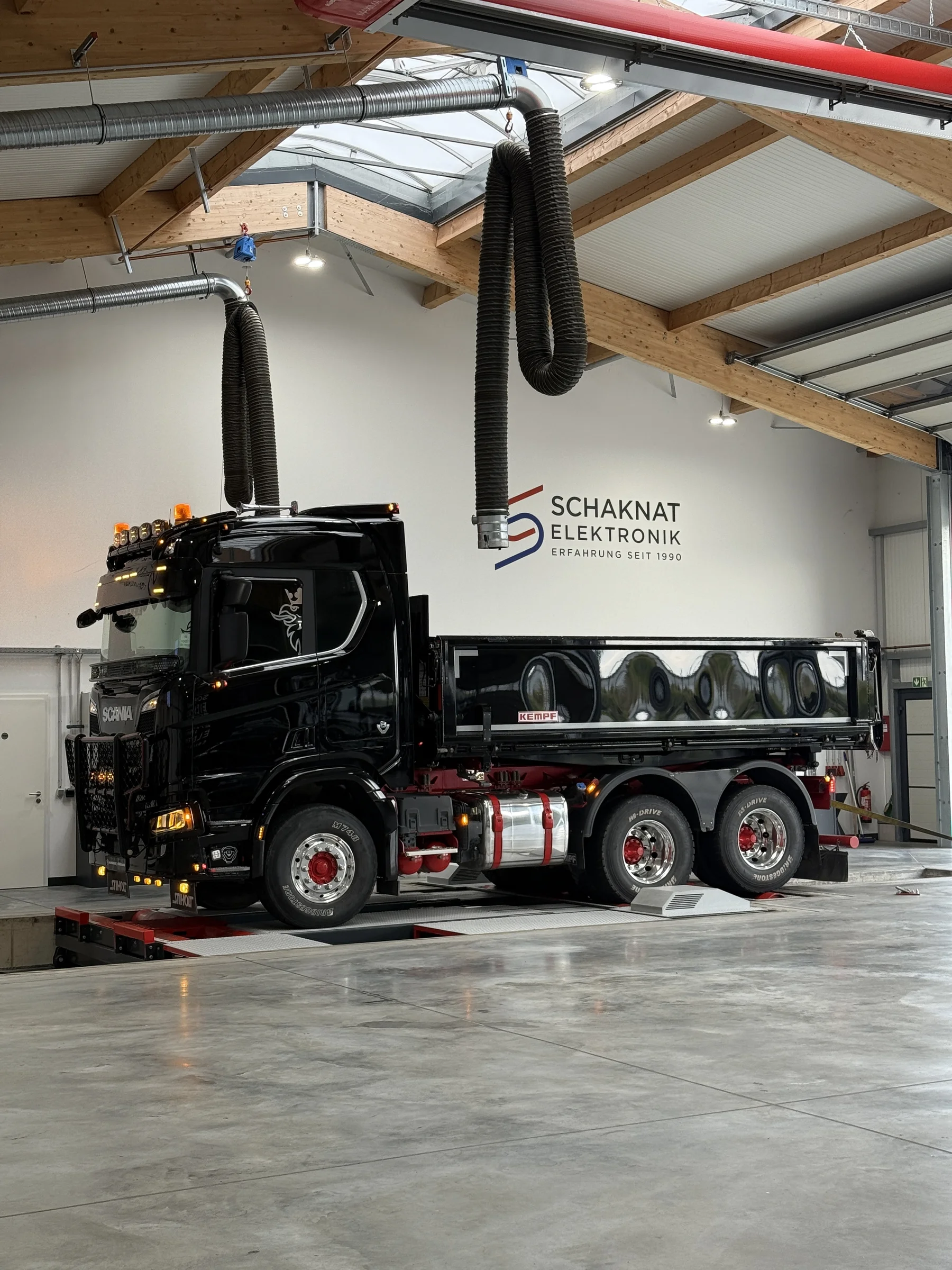 Scania R Kipper auf dem Prüfstand bei Schaknat Elektronik