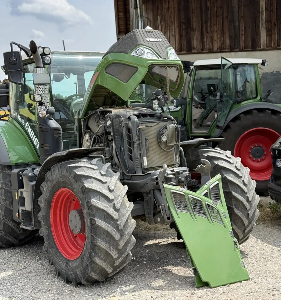 Fendt Traktor mit geöffneter Motorhaube für Chiptuning